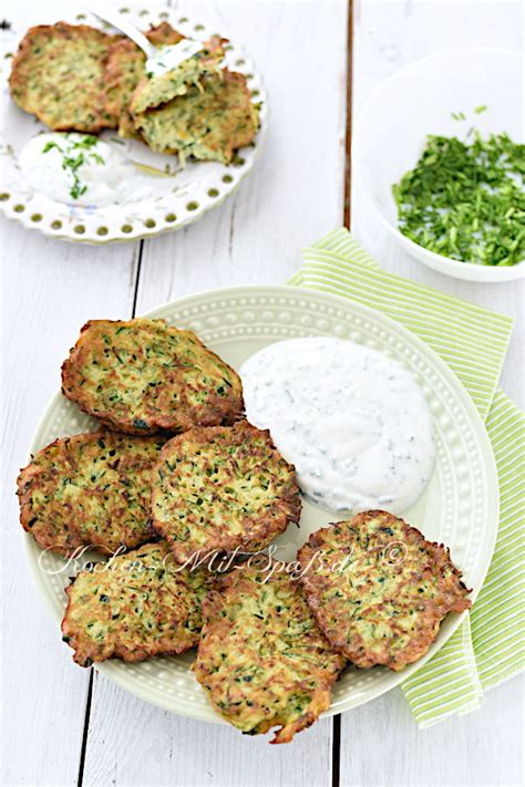 It is light in terms of carbs and can fulfill how many carbs in zucchini? Zucchini-Puffer (Low Carb) - Rezept