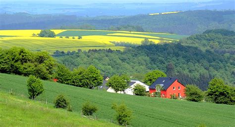 Finde fotos von rotes haus. Rotes Haus Foto & Bild | deutschland, europe, saarland ...