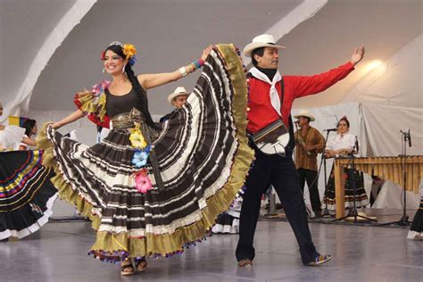 Conociendo Colombia Trajes Y Bailes Típicos De La Región Andina Ruta