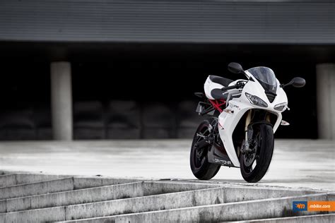 2011 Triumph Daytona 675 R Wallpaper