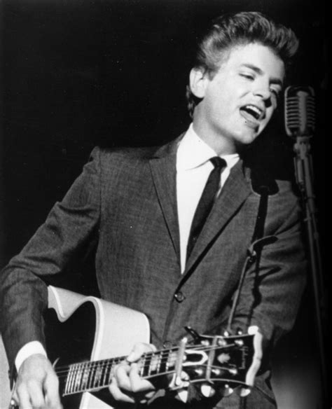 Phil everly the words in your eyes. Strings Reconnect Gibson with Rock Legend Phil Everly ...