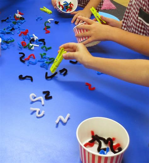 Find dozens of creative games and activities to help you entertain and stimulate your toddlers seem to have boundless energy and a healthy curiosity that can, at times, create some pretty big messes around the house. 100 easy play activities for young kids - Claire K Creations