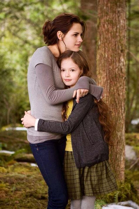 Bella And Renesmee Twilight Book Twilight Film Twilight Movie