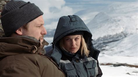 As rebecka remains in her hometown, she must solve a series of troubling crimes while trying to answer the unsettling questions about her past. Rebecka Martinsson: Der schwarze Steg | Bild 10 von 12 ...