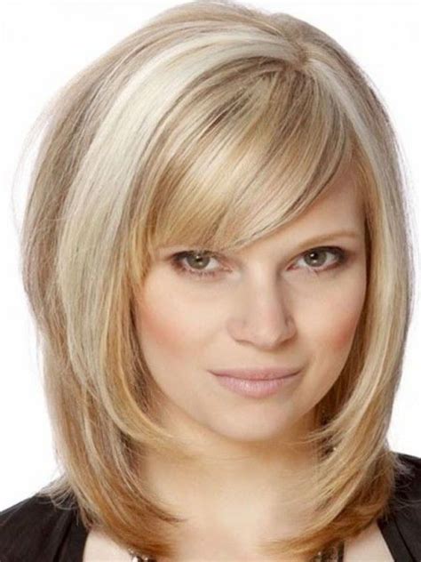 Ladies Shoulder Length Blonde Straight Hair Wig With Side