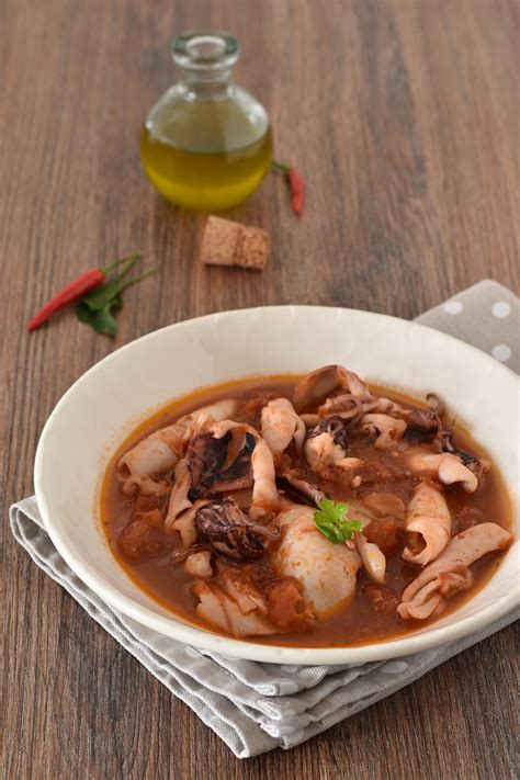 .► ingredienti per preparare i calamari alla messinese nel tegame: Calamari piccanti | Calamari piccanti in umido, veloci e ...