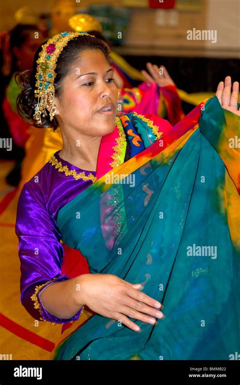 Filipino National Costume Hi Res Stock Photography And Images Alamy