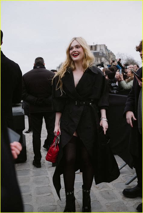 elle fanning sadie sink and more step out for alexander mcqueen fashion show photo 1370700