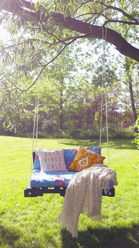 20 Relaxing Swing Garden Ideas In The Backyard Homemydesign