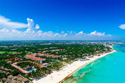 Find the city on the yucatán peninsula in the southeastern part of mexico. Cancún | Mexico | Britannica