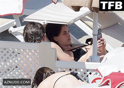 Rainey Qualley Sexy Seen Flaunting Her Hot Figure Wearing A Bikini With Lewis Pullman In