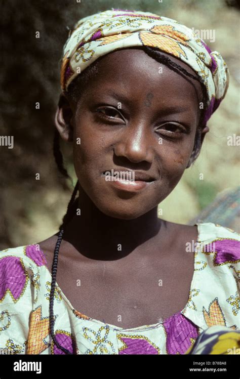 Niger Fulani Girl With Facial Tattoos Fotos Und Bildmaterial In Hoher