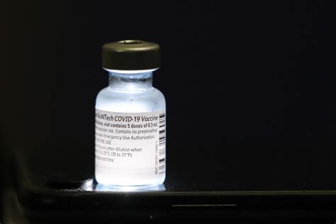 In a joint press release, biontech and pfizer commented on the vaccine's brand name, the vaccine will be marketed in the eu under the brand name comirnaty®, which represents a combination of. Europejska Agencja Leków o szczepionce Comirnaty ...