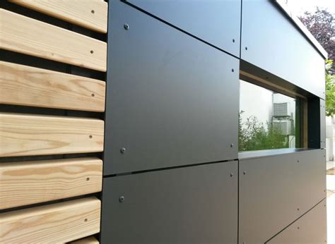 Sep 11, 2016 · eine verkleidung aus metall macht die fassade wetterfest und langlebig, und garantiert auch den guten brandschutz. Gartenhaus von moduplan | Fassade haus, Gartenhaus ...