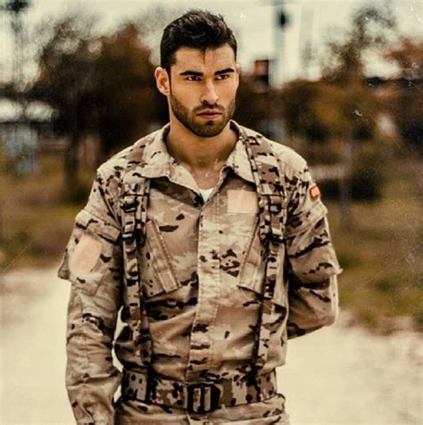 جندي إسباني أجمل رجل في العالم لعام 2014 .. صور | مجلة الرجل