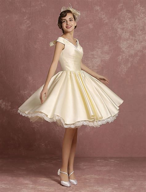 Short Wedding Dresses Satin Vintage Princess Bridal Dress Knee Length Sleeveless Lace Edge