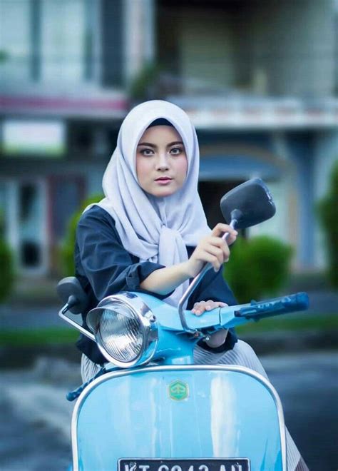 We did not find results for: Lebih baik naik vespa. | Wanita, Pakaian islami, Kecantikan