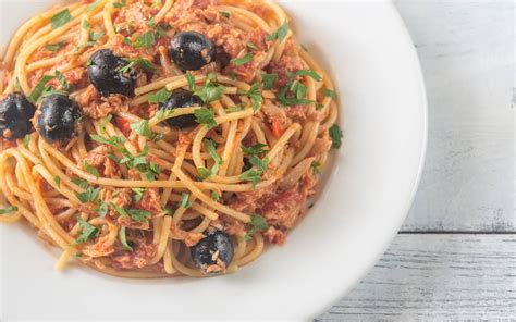 Spaghetti Al Tonno Olive E Capperi Ricetta Veloce E Facile
