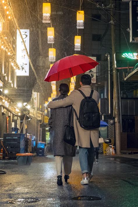 Ia bernama yoon jin ah diperankan aktris son ye jin bekerja sebagai supervisor di salah satu perusahaan kopi yang ada di korea selatan. รวมรูปภาพของ Something in the Rain ซีรีส์เกาหลีมาแรง โมเ ...