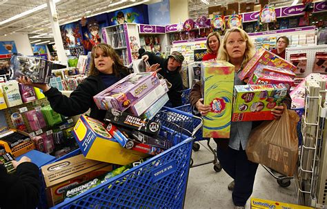 What Stores To Go To On Black Friday - Black Friday 2014: Why Shopping for Deals Makes People Go Crazy