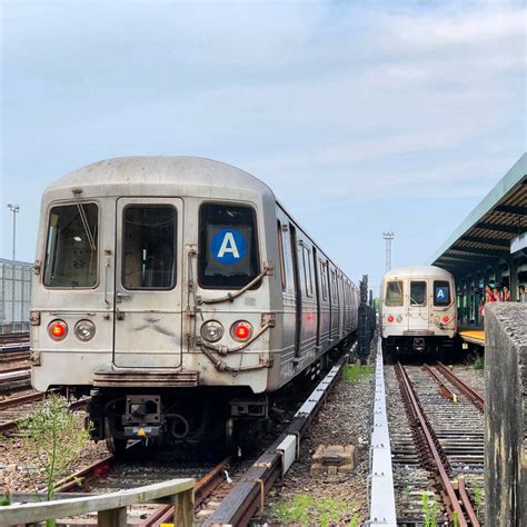 The r46 is a new york city subway car that operates on the ind and bmt routes of the new york city subway. R46 C Train / R46 New York City Subway Car The Reader Wiki ...