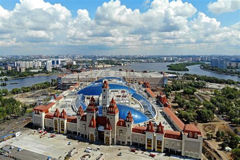 «В Москве открыли пешеходный переход к парку развлечений ...