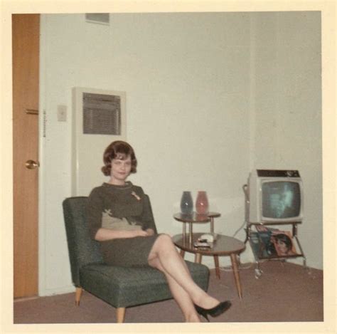 27 vintage snaps capture people watching tv in the past ~ vintage everyday