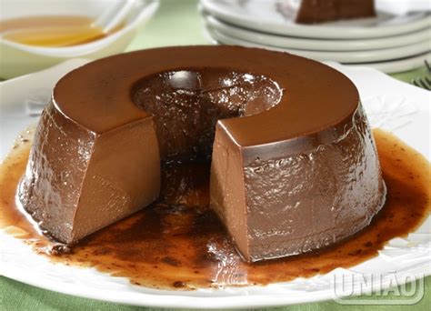 Uma receita que leva apenas 4 ingredientes e que fica com uma adicione ao liquidificador e bata por mais 30 segundos. PUDIM DE LEITE COM CHOCOLATE | Receitas Gshow | Gshow