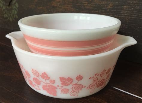 Pair Pink Pyrex Bowls Vintage Mismatched Patterns 1960 S Etsy Pink Pyrex Pyrex Bowls Pyrex