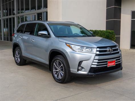 Pre Owned 2019 Toyota Highlander Xle All Wheel Drive With Locking