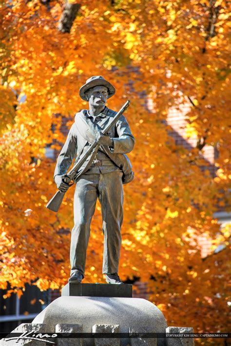 Murfreesboro Tennessee Rutherford County Courthouse Statue With Royal