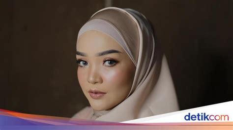Gaya Hijab Untuk Si Pipi Chubby Ala Mua Cantik Hanani Marha