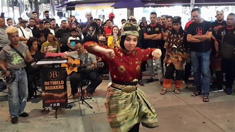Blog lirik lagu ini tidak menyediakan sebarang link untuk download lagu mp3 * dari * samada dalam format mp3 atau sebarang format audio yang lain. MENTERA SEMERAH PADI - TERBAIK DARI SERIKANDI - YouTube