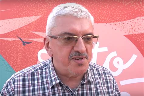 Marek niedźwiecki, legendarny dziennikarz radiowej trójki, od kilku lat współpracował z tvn24 przy programie „pamięć absolutną, gdzie prezentował utwory znajdujące się przed dekadą na „liście przebojów programu iii. Czy Marek Niedźwiecki i "Lista przebojów Trójki" wrócą na ...
