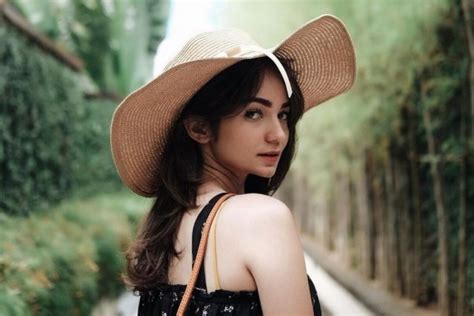 Enzy storia (born in jakarta, august 10, 1992) is an indonesian actress and model. Biodata Artis Enzy Storia