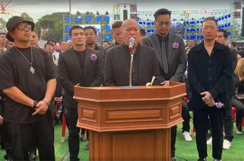 ใครที่สุขภาพแข็งแรง มาช่วยกันบริจาคเลือดนะครับ ตอนนี้เลือดขาดแคลนมากๆเลย #blooddonationxmew pic.twitter.com/jkxfwgcjem. น้าค่อม-ตั๊ก-แจ๊ส-บอล เปิดความในใจ ถึงโรเบิร์ต สายควัน