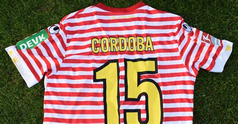 Zusätzlich zum logo des fc ist auf der hemdbrust das stadtwappen aufgestickt. Karnevalstrikot des 1. FC Köln von John Cordoba getragen