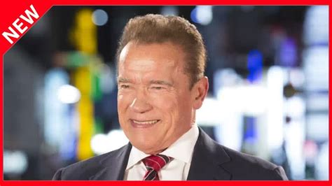 Arnold schwarzenegger, 30 июля 1947 • 73 года. Bezaubernd: Arnie Schwarzenegger singt seinem Esel ...