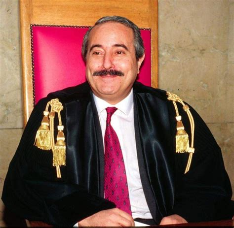 Philip falcone's sale of a minority interest in the minnesota wild to matthew hulsizer valued the national hockey league team at about $370 million. Giovanni Falcone: l'uomo che "sfidò Cosa Nostra." La sua ...