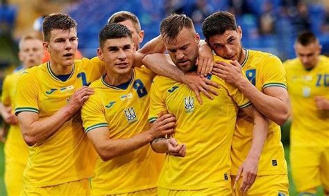 Born 23 october 1989) is a ukrainian professional footballer who plays as a winger or forward for english premier league club west ham united and the ukraine national team. Ярмоленко: 40 голів за збірну України. Пишаюся таким ...