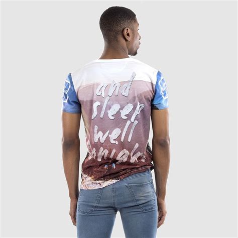 N'hésitez pas à en mettre aussi devant vos fenêtres et à changer de. Tee shirt homme personnalisé | Créer son t-shirt pour homme