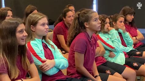 El capitán de la selección de portugal, cristiano ronaldo, ha establecido dos nuevos récords en su carrera deportiva, al convertirse en el primer futbolista en disputar cinco. Cristiano Ronaldo surpreende Seleção feminina de sub-17 ...