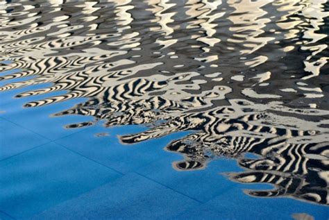 Dec 26, 2012 · bentuk abstrak merupakan bentuk natural dalam versi yang lebih sederhana atau lebih bergaya. √ Memahami Komposisi dan Elemen Penting Dalam Fotografi ...