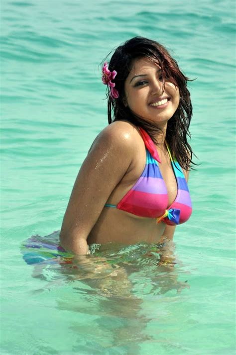 Unseen Actress Komal Jha Sizzling Bikini HD Photos Part 2 Only Hot
