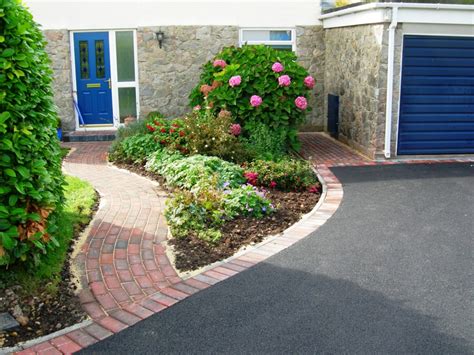 It's a great idea to have a plan before any ground is broken. Block Paving path and edging to a tarmac drive | Front ...