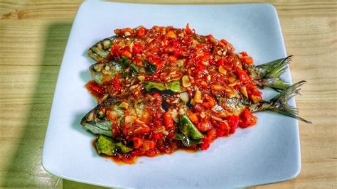 3) masukkan ikan kembung yang telah dipotong dan dibersihkan terlebih dahulu. MASAK IKAN KEMBUNG GORENG SAUS PEDAS ASAM MANIS - YouTube