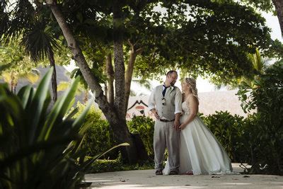 Grande Prairie, AB Wedding Photography | Rustic Eden
