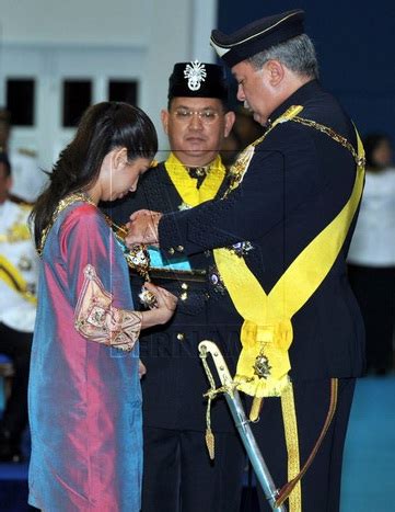 He is the eldest son of the current sultan of johor, sultan ibrahim ismail and his consort permaisuri of johor, raja zarith sofiah. Maharum Bugis Syah (MBS): Gelaran Anakanda Sultan Johor