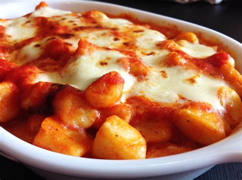 Per 4 persone vi serviranno i seguenti ingredienti: Gnocchi alla sorrentina - Golosi Peccati