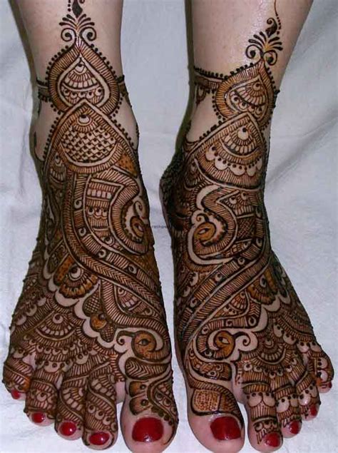 25 Elegant Mehndi Designs For Feet That Will Make You Stand Out